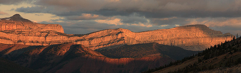 The Chinese Wall In Montana Is A Bucket List Worthy Hike With Epic